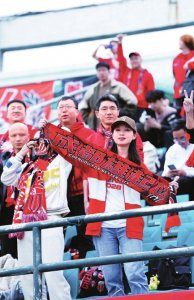 九游电脑版-成都蓉城女球迷白芸：哪场不去都觉得可惜|客场|成都蓉城足球俱乐部|足协|亚冠|贝克汉姆_新浪体育_新浪新闻