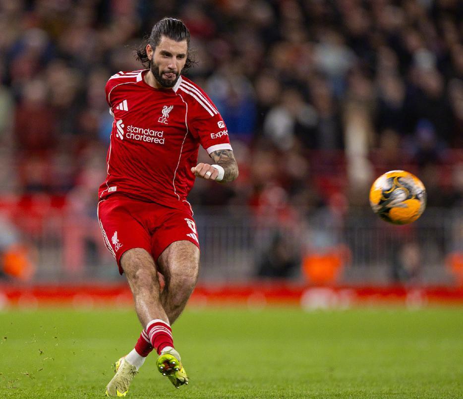 九游体育篮球赛事-索博任意球破僵局，萨拉赫回归铁卫造乌龙，利物浦3-0完胜马赛